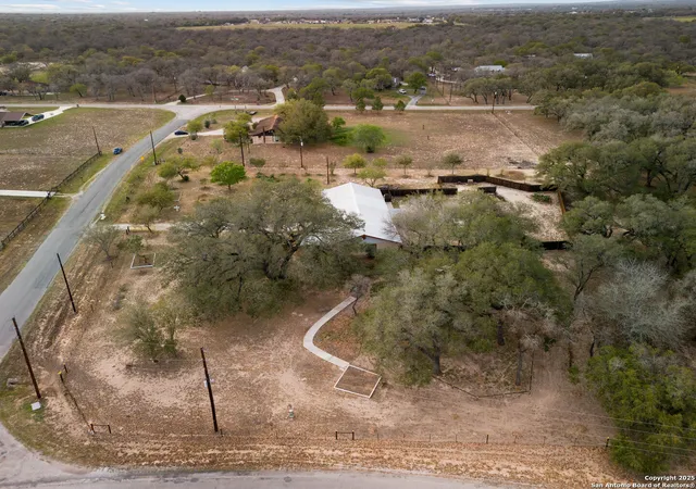 5th image of 504 Blarney, Floresville, TX 78114 | MLS# 1854220