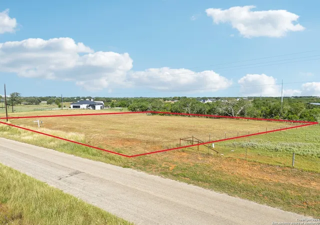 4th image of 593 County Road 405, Floresville, TX 78114 | MLS# 1854490