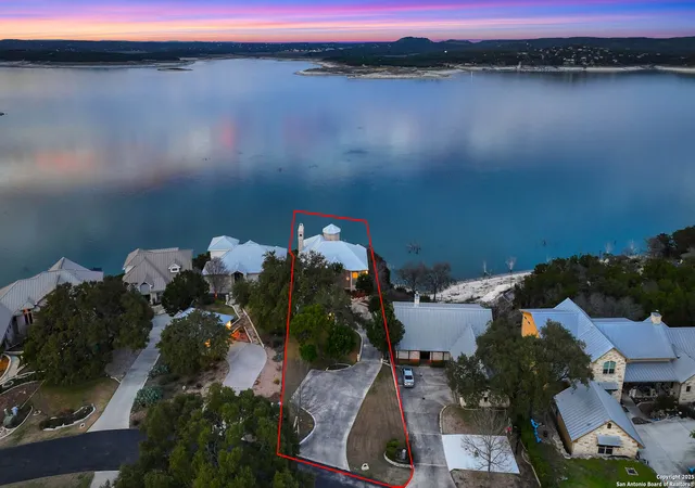 Photo 1 of Single family home for sale at 985 Janet, Canyon Lake, TX 78133 | MLS# 1854592 | Listing updated on 2025-07-21