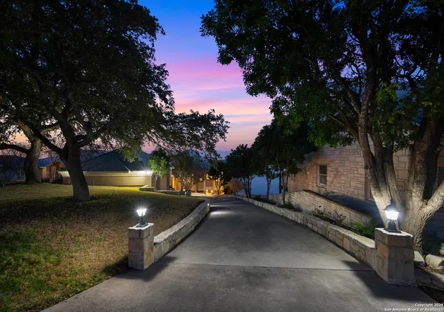 Photo 1 of Single family home for sale at 985 Janet, Canyon Lake, TX 78133 | MLS# 1854592 | Listing updated on 2025-07-21