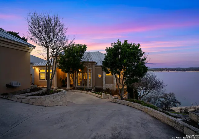 Photo 2 of Single family home for sale at 985 Janet, Canyon Lake, TX 78133 | MLS# 1854592 | Listing updated on 2025-07-21