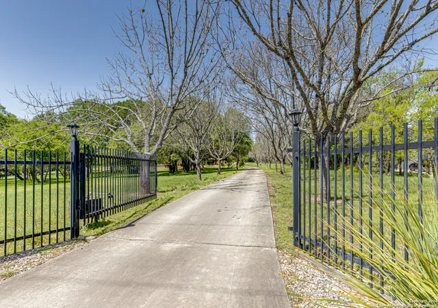 2nd image of 8651 Bindseil Ln, San Antonio, TX 78266 | MLS# 1854657