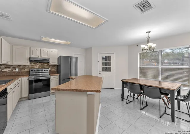 5th image of 8530 Park Olympia, Universal City, TX 78148 | MLS# 1854729