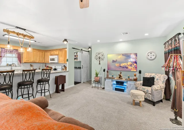 Photo 3 of Single family home for sale at 652 Tamarack, Canyon Lake, TX 78133 | MLS# 1854875 | Listing updated on 2026-01-13