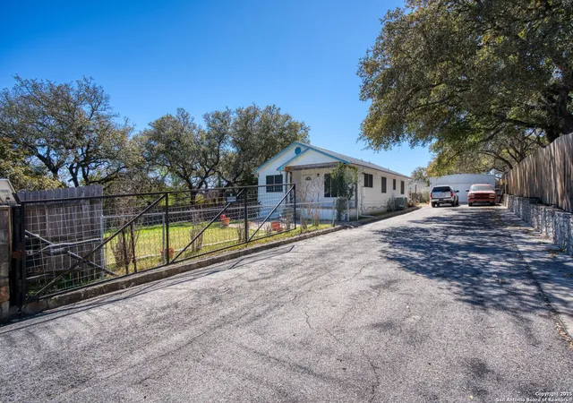Photo 1 of Single family home for sale at 652 Tamarack, Canyon Lake, TX 78133 | MLS# 1854875 | Listing updated on 2026-01-13