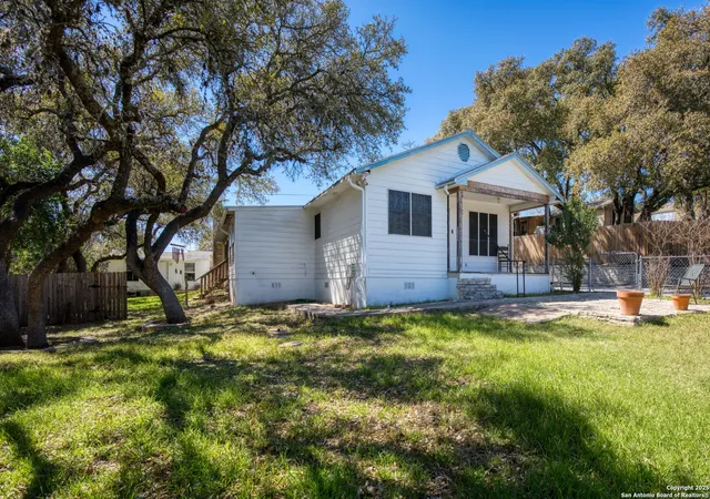 Photo 2 of Single family home for sale at 652 Tamarack, Canyon Lake, TX 78133 | MLS# 1854875 | Listing updated on 2026-01-13