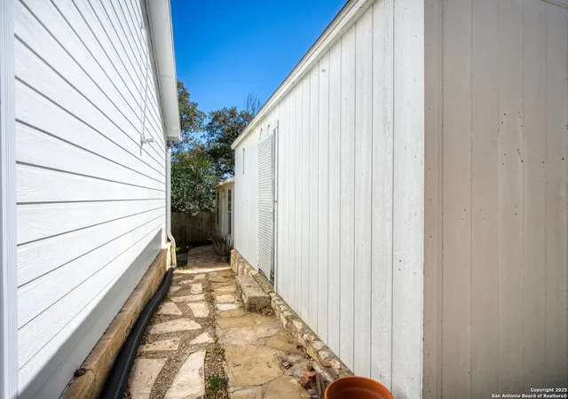 Photo 27 of Single family home for sale at 652 Tamarack, Canyon Lake, TX 78133 | MLS# 1854875 | Listing updated on 2026-01-13