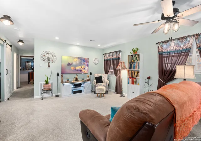 Photo 2 of Single family home for sale at 652 Tamarack, Canyon Lake, TX 78133 | MLS# 1854875 | Listing updated on 2026-01-13