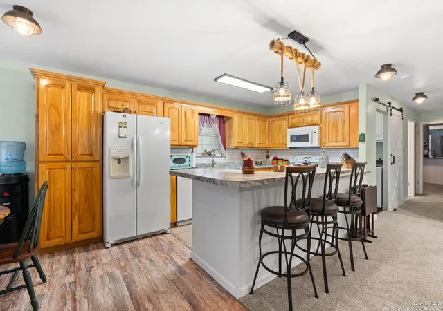 Photo 4 of Single family home for sale at 652 Tamarack, Canyon Lake, TX 78133 | MLS# 1854875 | Listing updated on 2026-01-13
