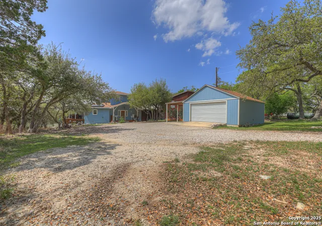 Photo 2 of Single family home for sale at 3811 Potters Creek, Canyon Lake, TX 78133 | MLS# 1854978 | Listing updated on 2025-09-30