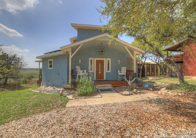 Photo 4 of Single family home for sale at 3811 Potters Creek, Canyon Lake, TX 78133 | MLS# 1854978 | Listing updated on 2025-09-30