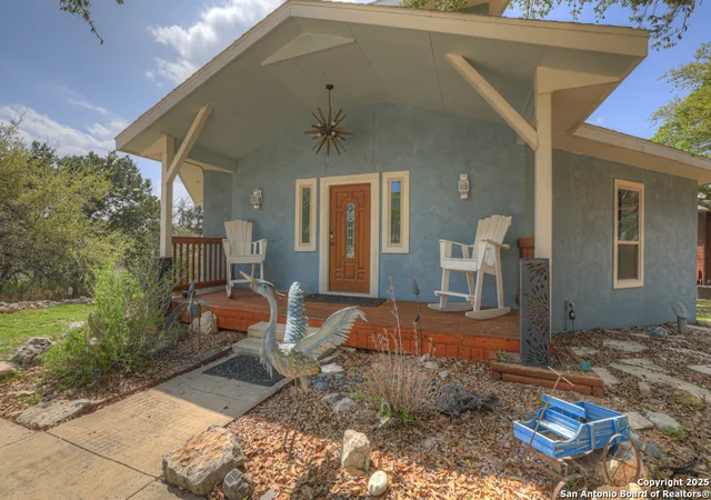Photo 3 of Single family home for sale at 3811 Potters Creek, Canyon Lake, TX 78133 | MLS# 1854978 | Listing updated on 2025-09-30