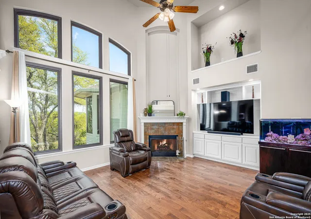 Photo 2 of Single family home for sale at 162 Teal Rdg, Canyon Lake, TX 78133 | MLS# 1855079 | Listing updated on 2026-01-03