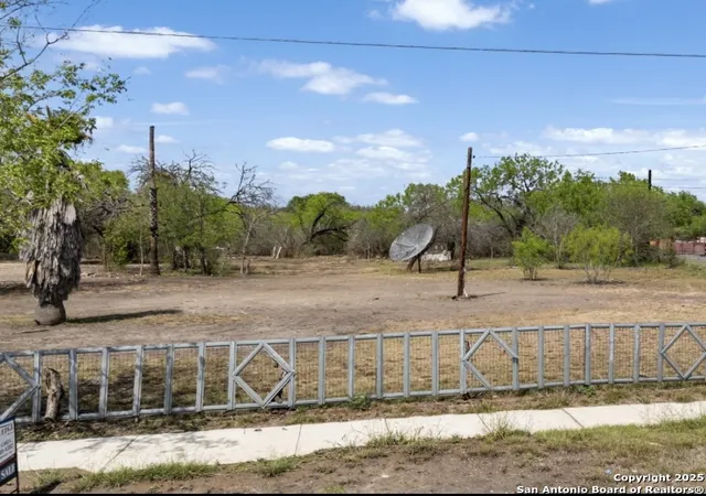 Photo 2 of Land for sale at 667 W Petaluma, San Antonio, TX 78221 | MLS# 1855096 | Listing updated on 2025-10-27