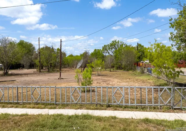 Photo 1 of Land for sale at 667 W Petaluma, San Antonio, TX 78221 | MLS# 1855096 | Listing updated on 2025-10-27