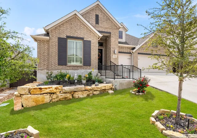 Photo 2 of Sale Pending at 9024 Beacon Ridge, San Antonio, TX 78255 | MLS# 1855184 | Listing updated on 2025-11-03