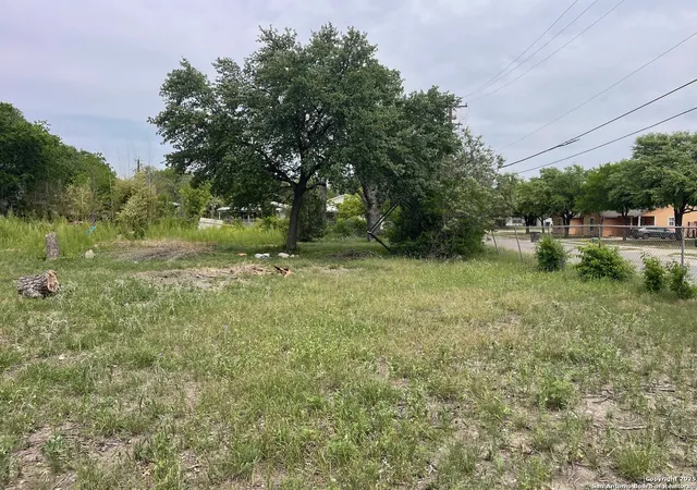 Photo 3 of Sale Pending at 303 Randall Ave, San Antonio, TX 78237 | MLS# 1855250 | Listing updated on 2026-05-02