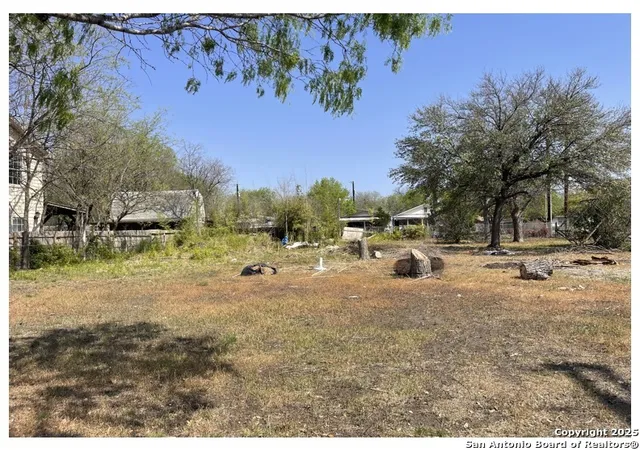 Photo 3 of Sale Pending at 307 Randall Ave, San Antonio, TX 78237 | MLS# 1855254 | Listing updated on 2026-05-02