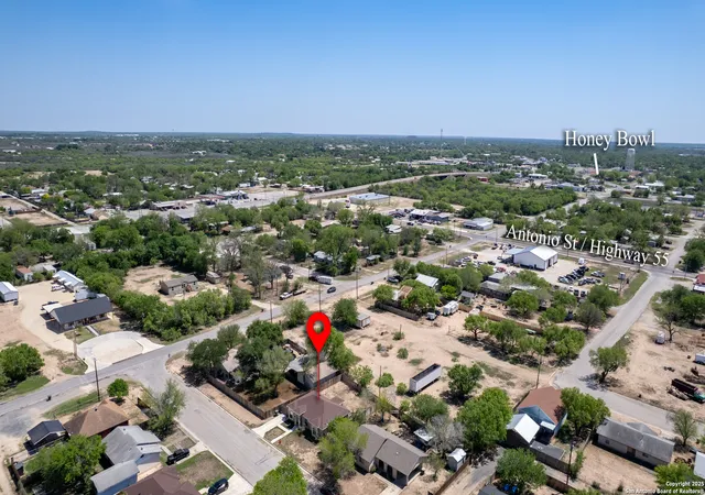 29th image of 109 Vanham St, Uvalde, TX 78801 | MLS# 1855286
