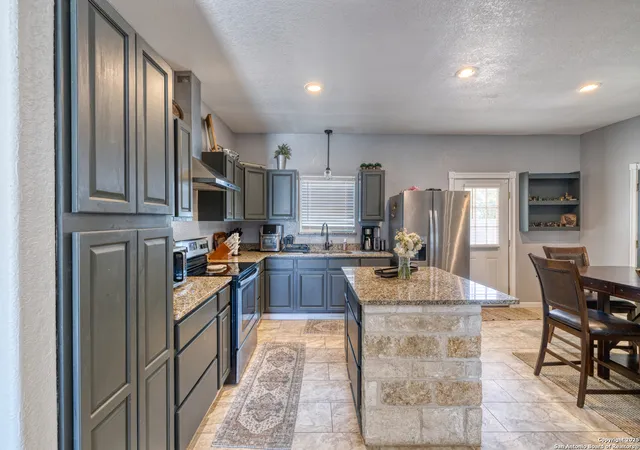 5th image of 109 Vanham St, Uvalde, TX 78801 | MLS# 1855286