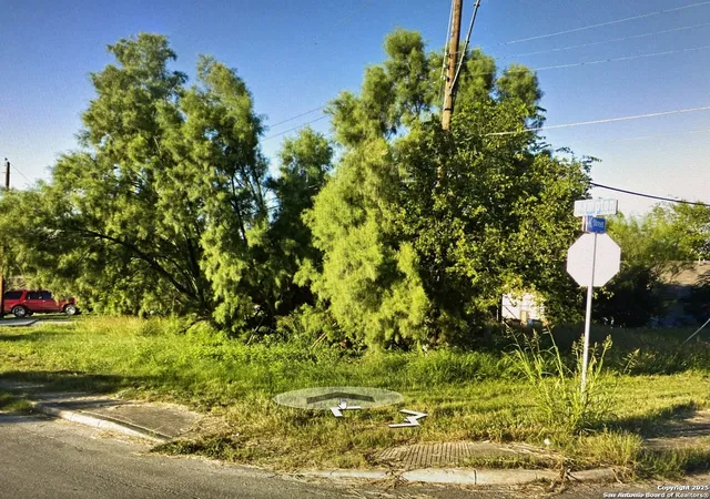 Photo 3 of Land for sale at 922 Hampton St Lot 6, San Antonio, TX 78220 | MLS# 1855364 | Listing updated on 2025-06-21
