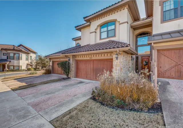 Photo 2 of Condo for sale at 7800 Southwest Pkwy #2020, Austin, TX 78735 | MLS# 1855391 | Listing updated on 2025-10-23