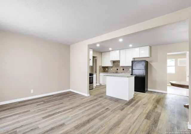 Photo 3 of Sale Pending at 163 Reefridge, San Antonio, TX 78242 | MLS# 1855419 | Listing updated on 2025-05-12