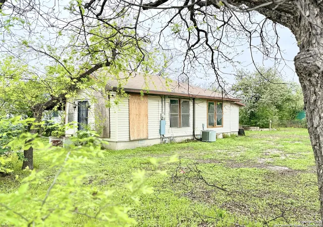 Photo 3 of Single family home for sale at 716 Sherman, San Antonio, TX 78202 | MLS# 1855469 | Listing updated on 2025-05-18