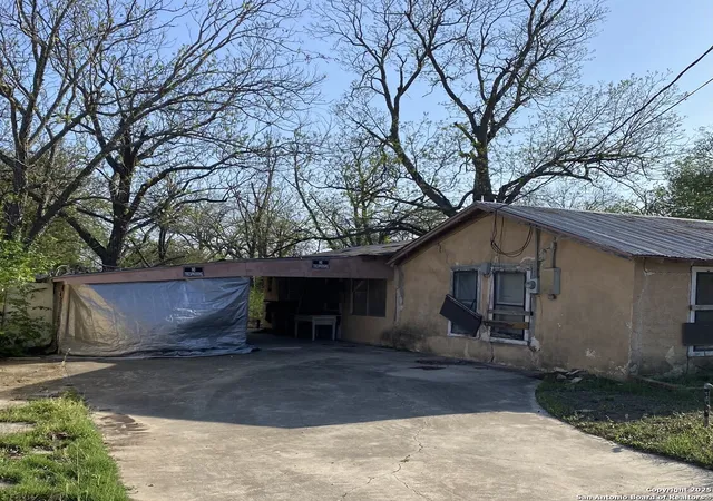 Photo 3 of Single family home for sale at 1503 12th, Hondo, TX 78861 | MLS# 1855640 | Listing updated on 2025-10-30