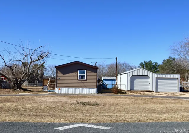 Photo 3 of Manufactured home for sale at 6111 Pioneer Rdg, San Antonio, TX 78245 | MLS# 1855961 | Listing updated on 2026-05-11
