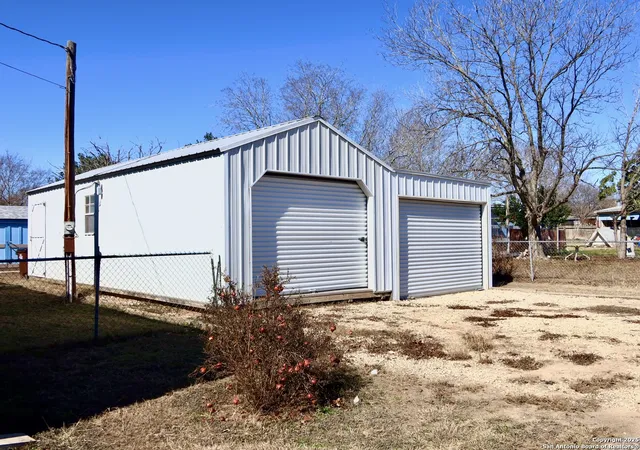 Photo 2 of Manufactured home for sale at 6111 Pioneer Rdg, San Antonio, TX 78245 | MLS# 1855961 | Listing updated on 2026-05-11