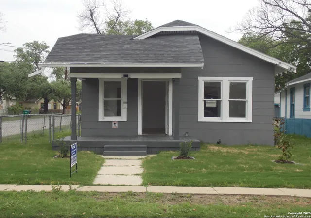 Photo 2 of Sale Pending at 557 Barrett, San Antonio, TX 78225 | MLS# 1855982 | Listing updated on 2025-09-11