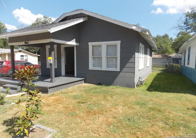 Photo 1 of Sale Pending at 557 Barrett, San Antonio, TX 78225 | MLS# 1855982 | Listing updated on 2025-09-11
