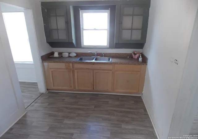 Photo 4 of Sale Pending at 557 Barrett, San Antonio, TX 78225 | MLS# 1855982 | Listing updated on 2025-09-11
