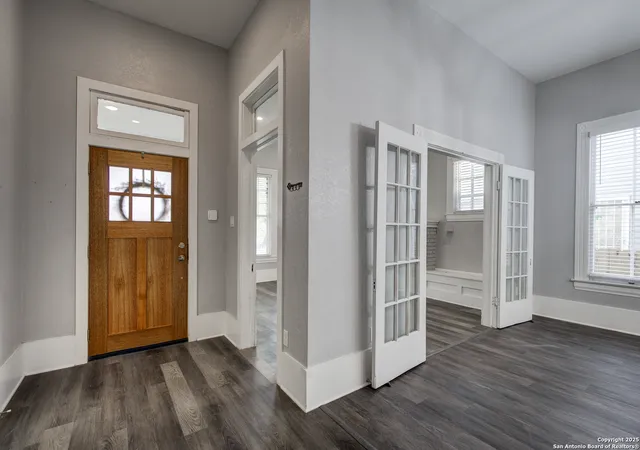 Photo 3 of Single family home for sale at 515 Burnet, San Antonio, TX 78202 | MLS# 1856049 | Listing updated on 2025-09-30