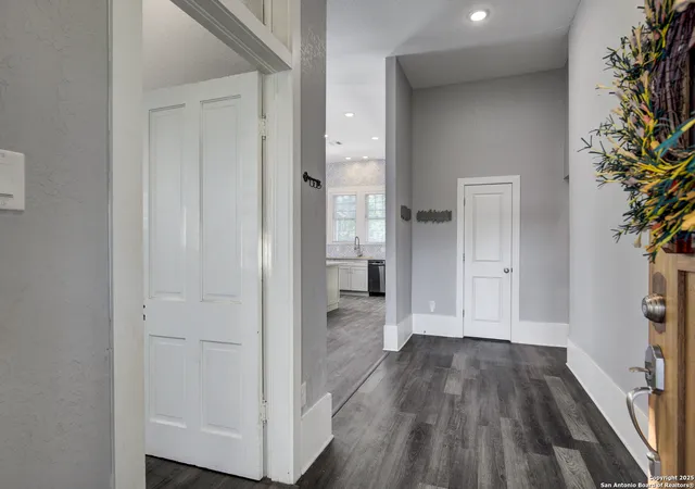 Photo 4 of Single family home for sale at 515 Burnet, San Antonio, TX 78202 | MLS# 1856049 | Listing updated on 2025-09-30