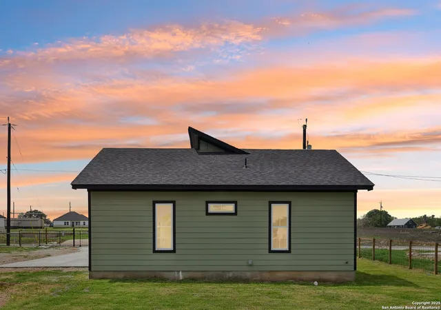 Photo 1 of Single family home for sale at 16924 Rancho Escondido, Atascosa, TX 78002 | MLS# 1856058 | Listing updated on 2025-10-21