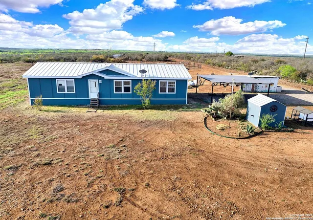 4th image of 452 Pr 6620, Devine, TX 78016 | MLS# 1856063