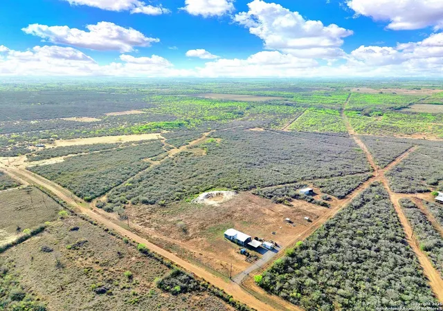 5th image of 452 Pr 6620, Devine, TX 78016 | MLS# 1856063
