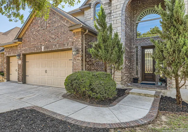Photo 3 of Sale Pending at 25518 Coronado Blf, San Antonio, TX 78260 | MLS# 1856075 | Listing updated on 2026-01-07