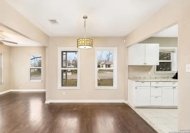 Photo 3 of Sale Pending at 1502 Beacon Ave, San Antonio, TX 78212 | MLS# 1856166 | Listing updated on 2025-09-14