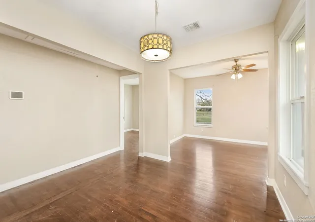 Photo 3 of Sale Pending at 1502 Beacon Ave, San Antonio, TX 78212 | MLS# 1856166 | Listing updated on 2025-09-14