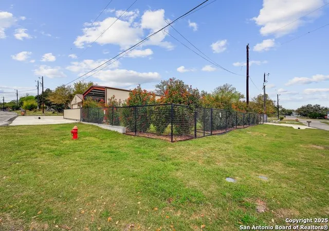 Photo 4 of Sale Pending at 2147 Blueridge, Canyon Lake, TX 78133 | MLS# 1856211 | Listing updated on 2025-12-22