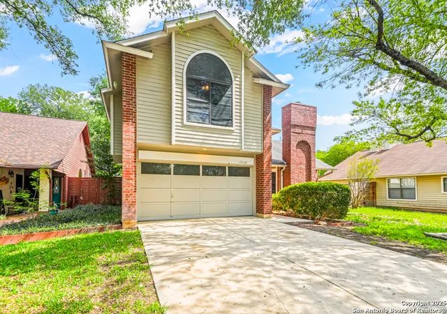 Photo 3 of Sale Pending at 15338 Winter Mist Dr, San Antonio, TX 78247 | MLS# 1856228 | Listing updated on 2025-09-22