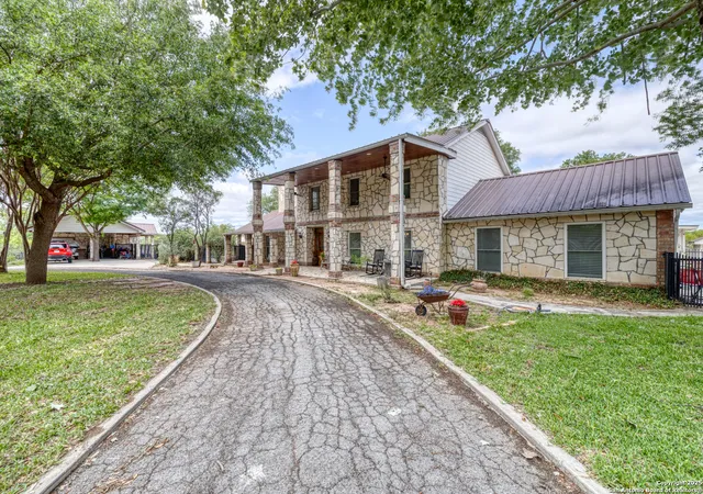 2nd image of 632 Rio St, Uvalde, TX 78801 | MLS# 1856300