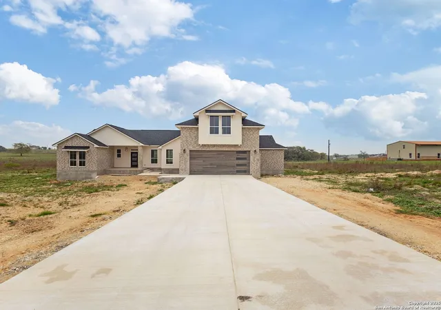 image of 197 Lake View Circle, La Vernia, TX 78121 | MLS# 1856373