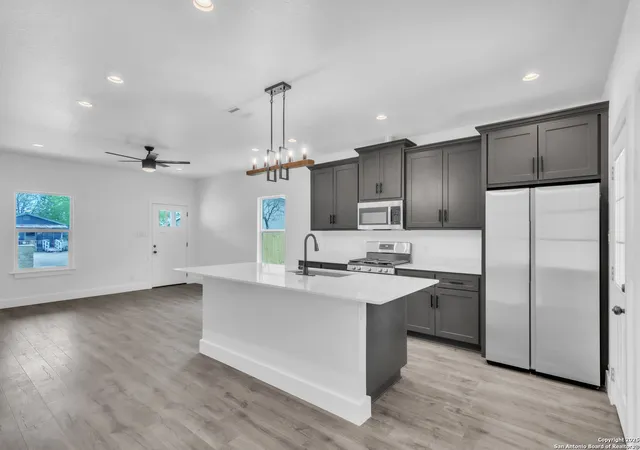 Photo 4 of Sale Pending at 1318 Ave D, Hondo, TX 78861 | MLS# 1856537 | Listing updated on 2025-08-30
