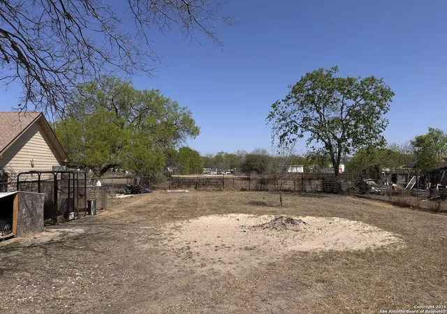 Photo 4 of Single family home for sale at 815 Villaret, San Antonio, TX 78224 | MLS# 1856598 | Listing updated on 2025-10-28