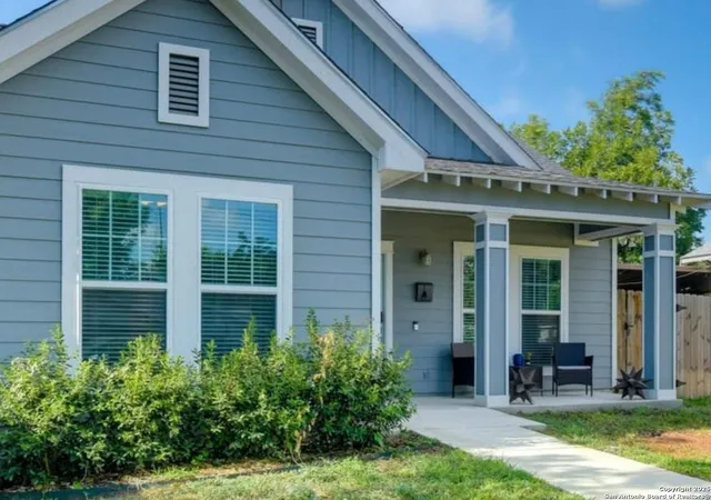 Photo 2 of Single family home for sale at 1406 Nolan St, San Antonio, TX 78202 | MLS# 1856732 | Listing updated on 2025-04-25