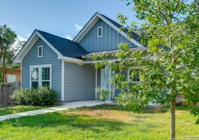 Photo 3 of Single family home for sale at 1406 Nolan St, San Antonio, TX 78202 | MLS# 1856732 | Listing updated on 2025-04-25